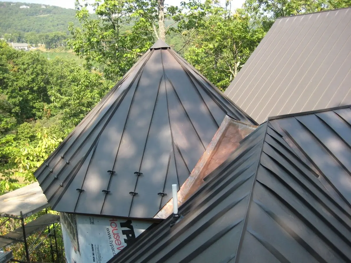 Professional Shingle Replacement & Repair by Craftsman Roofing in Woodland
